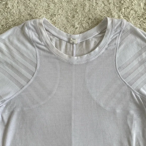 ❤️ Lululemon Long Sleeve White Stripe Shirt Size 6 - Picture 2 of 8